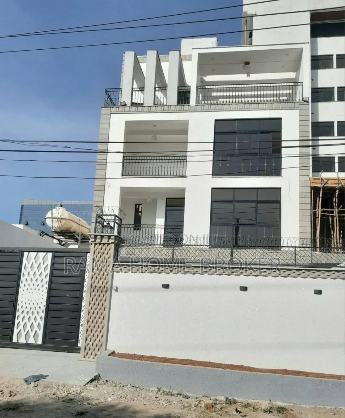 Furnished 7bdrm Block of Flats in አያት ኮምፓወንድ ውስጥ, Yeka for sale