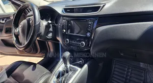 Nissan Qashqai 2017 Brown