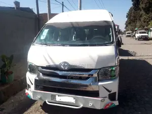 Toyota HiAce 2010 White
