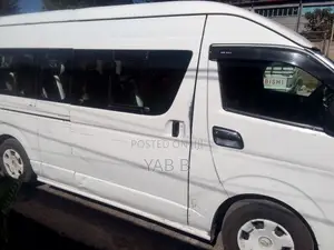 Toyota HiAce 2010 White