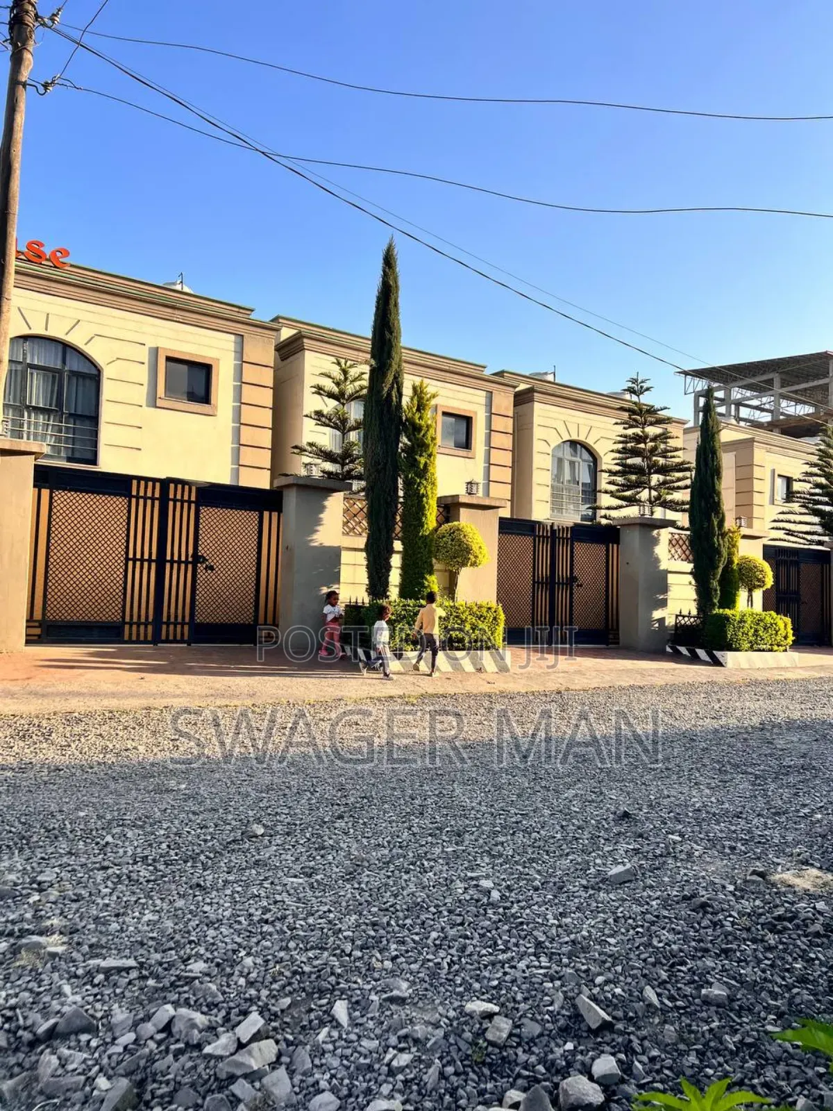 Furnished 5bdrm Townhouse/Terrace in Legetafo, Yeka for sale