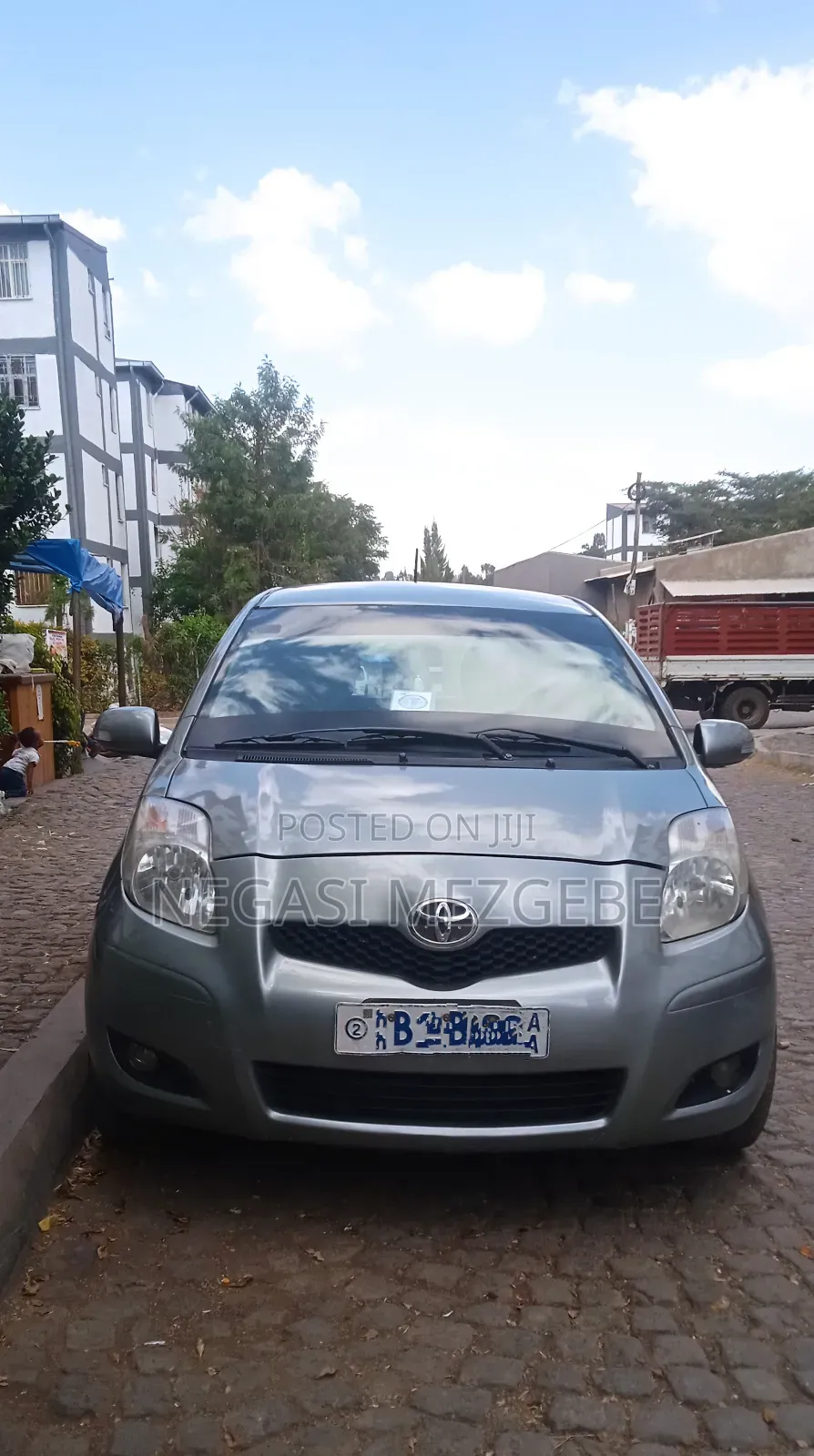 Toyota Yaris Base Sedan 4dr 2010 Silver