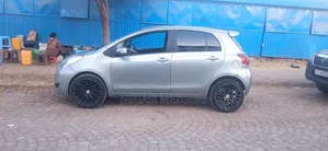 Toyota Yaris Base Sedan 4dr 2010 Silver