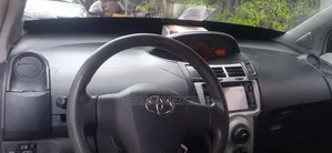 Toyota Yaris Base Sedan 4dr 2010 Silver