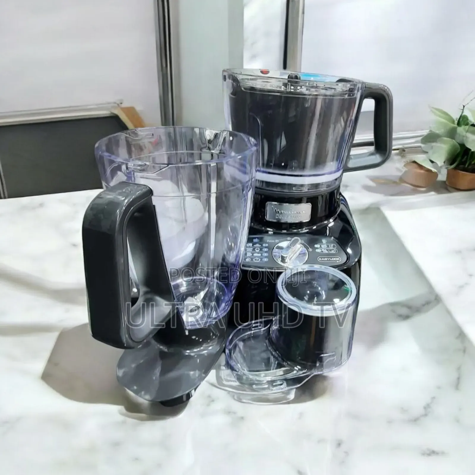 Moulinex Double Force Food Processor. It Has a Powerful 1000 W Motor.