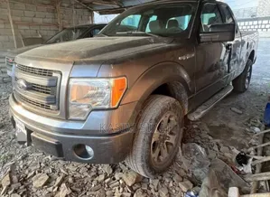 Ford F-150 XLT 4dr SuperCrew 5.5 ft. SB (3.7L 6cyl 6A) 2014 Gray