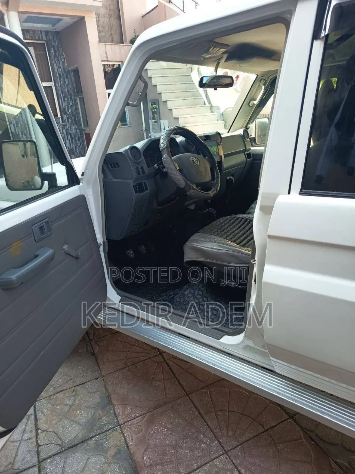 Toyota Land Cruiser 2015 White