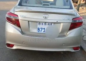 Toyota Yaris 2016 Gold