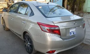 Toyota Yaris 2016 Gold