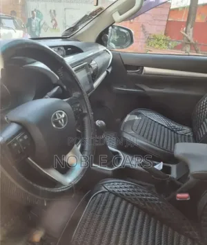 Toyota Hilux 2020 Gold