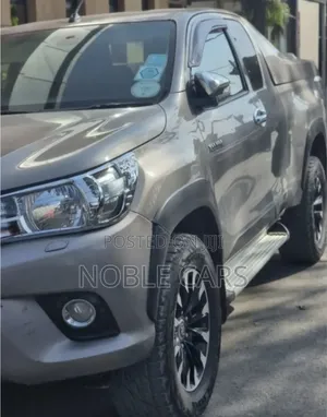Toyota Hilux 2020 Gold