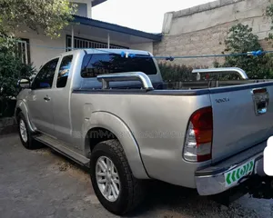 Toyota Hilux 2010 Gold