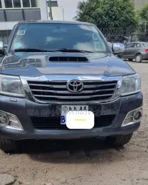 Toyota Hilux 2014 Gray