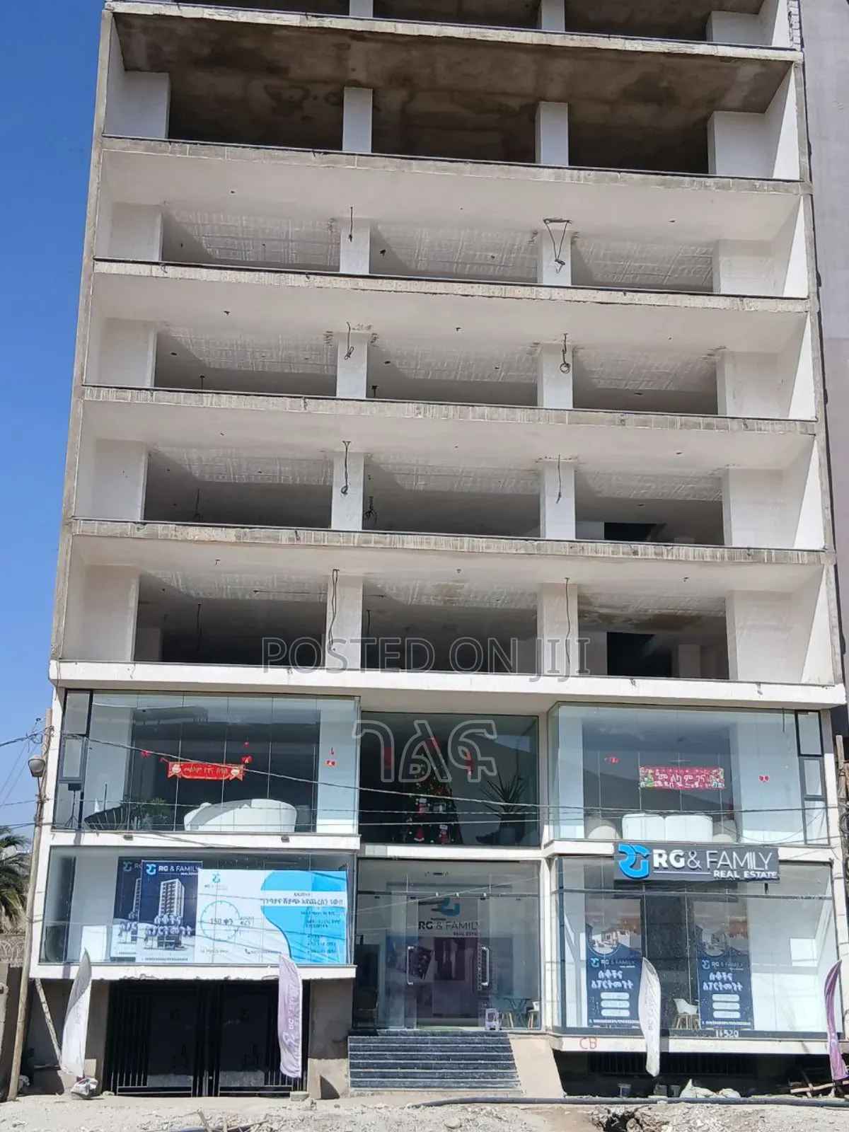 ቦሌ መድሃኒያለም ዋና አስፓልት ላይ 95% የተጠናቀቁ የንግድ ሱቆችን እየሸጥን እንገኛለን