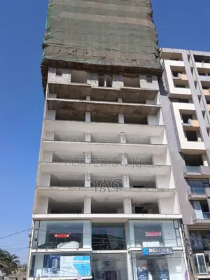 ቦሌ መድሃኒያለም ዋና አስፓልት ላይ 95% የተጠናቀቁ የንግድ ሱቆችን እየሸጥን እንገኛለን