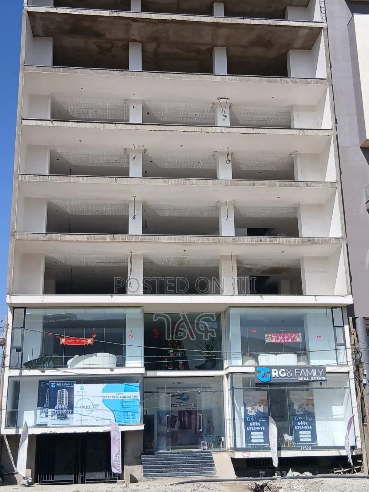 ቦሌ መድሃኒያለም ዋና አስፓልት ላይ 95% የተጠናቀቁ የንግድ ሱቆችን እየሸጥን እንገኛለን