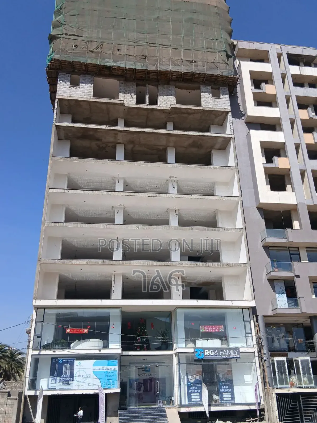 ቦሌ መድሃኒያለም ዋና አስፓልት ላይ 95% የተጠናቀቁ የንግድ ሱቆችን እየሸጥን እንገኛለን