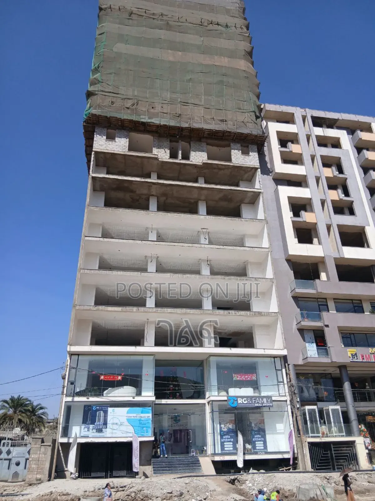 ቦሌ መድሃኒያለም ዋና አስፓልት ላይ 95% የተጠናቀቁ የንግድ ሱቆችን እየሸጥን እንገኛለን