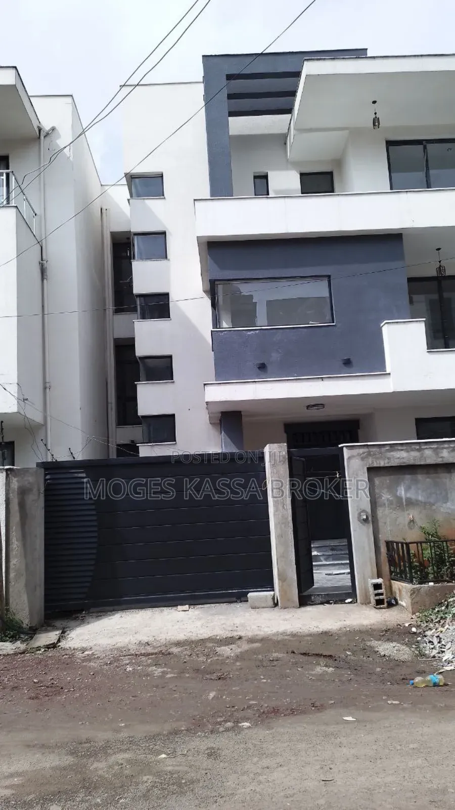 8bdrm House in መኖርያ ቤት, Yeka for sale
