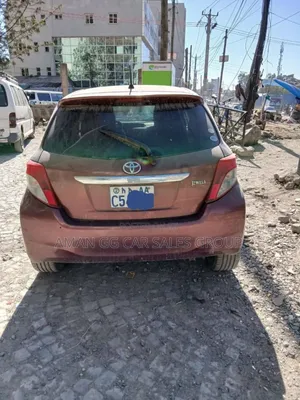 Toyota Yaris 2011 Burgundy