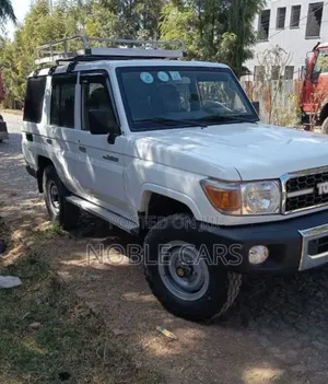 Toyota Land Cruiser 2015 Ivory
