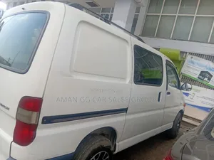 Toyota HiAce 2006 White