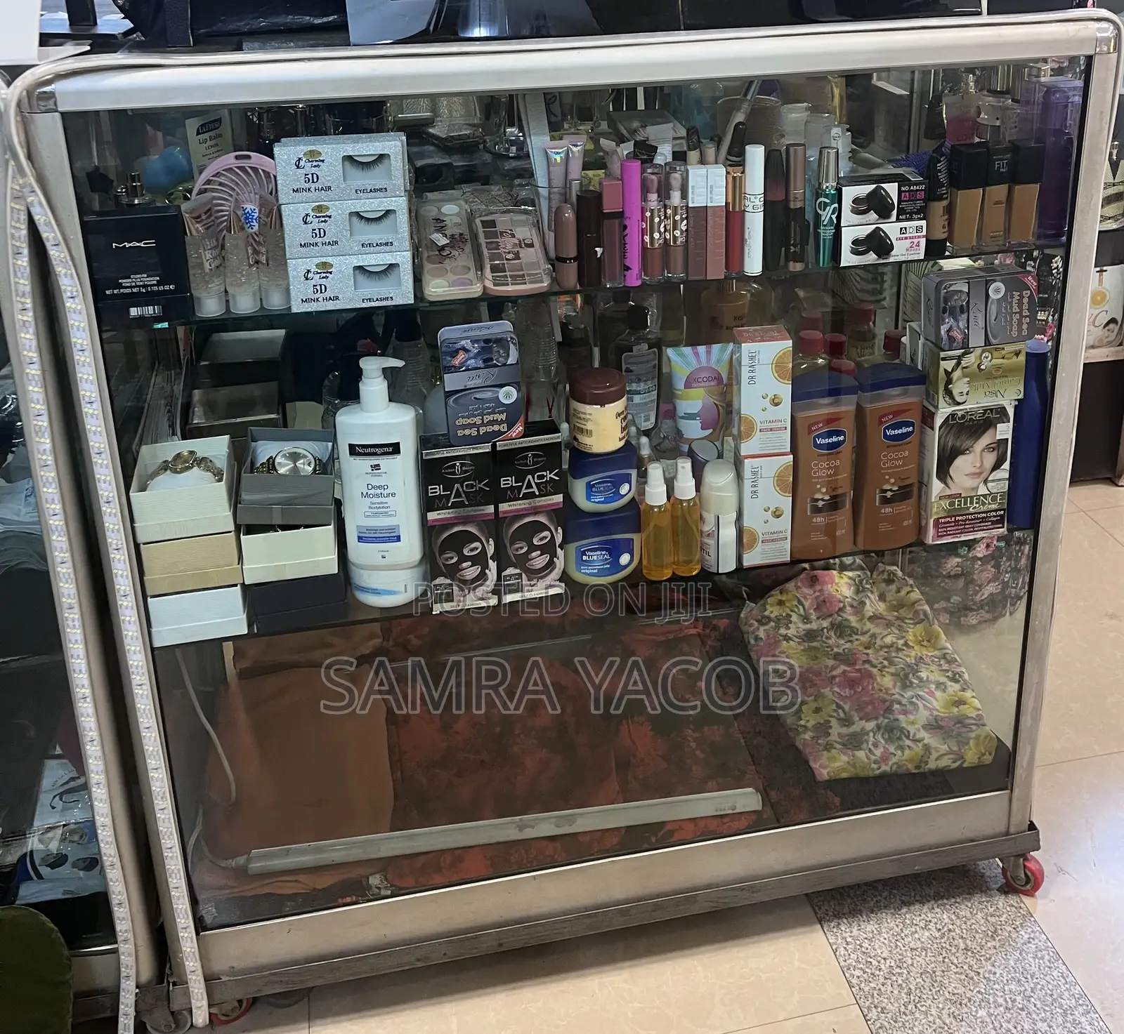 Display Cosmetics