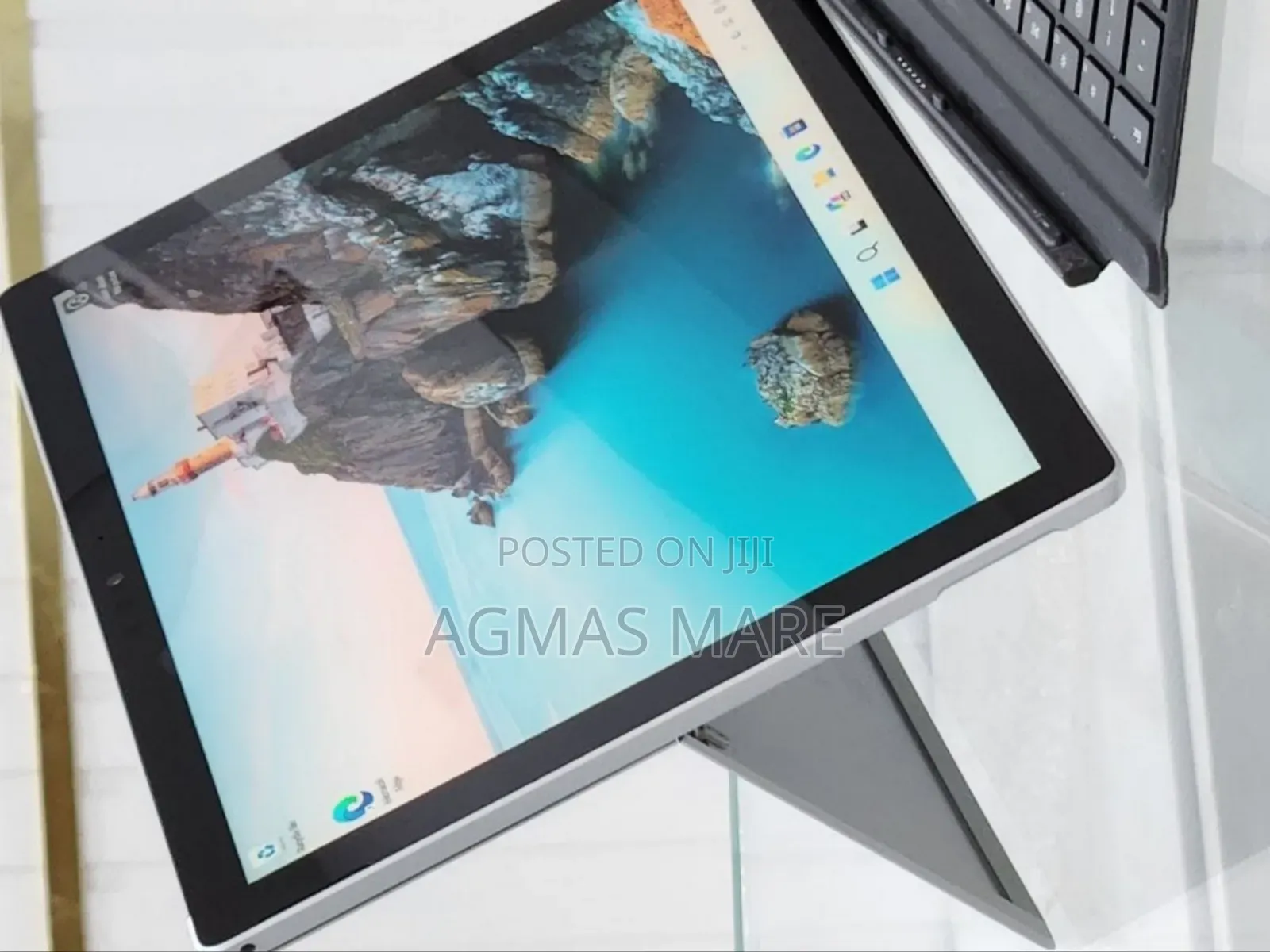 New Laptop Microsoft Surface 8GB Intel Core I7 SSD 256GB