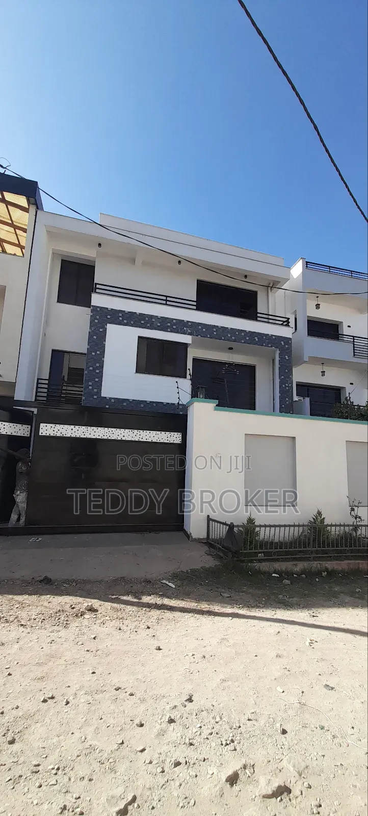 8bdrm House in Haile Garment, Nifas Silk-Lafto for sale