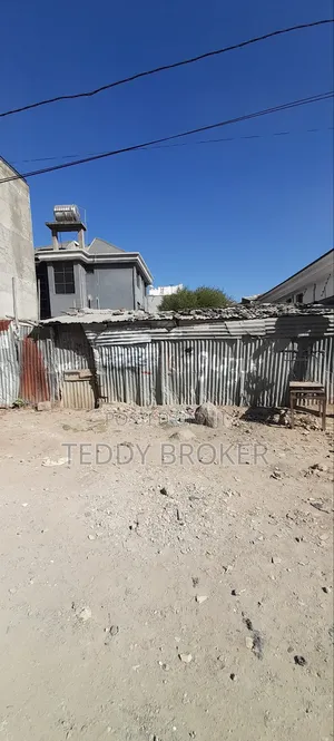 አስቸኳይ ለሽያጭ የወጣ ቦታ ሃይሌ ጋርመንት