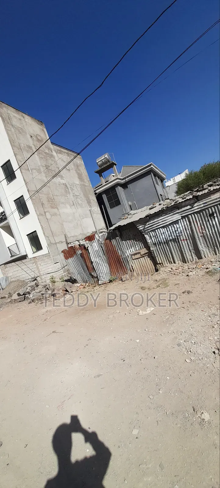 አስቸኳይ ለሽያጭ የወጣ ቦታ ሃይሌ ጋርመንት