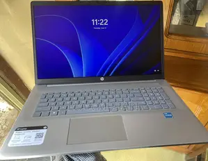 New Laptop HP 17-3000 8GB Intel Core I3 SSD 256GB