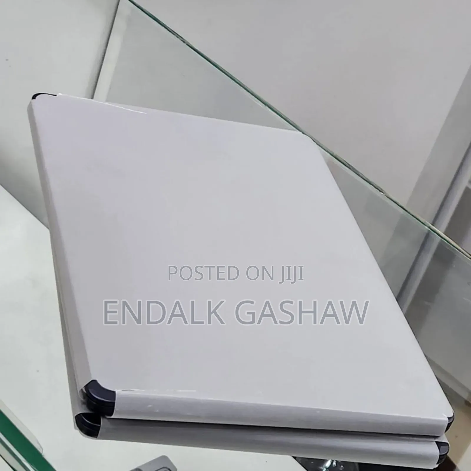 New Laptop Apple MacBook Air 2025 M4 13-Inch 8GB Apple M4 SSD 256GB