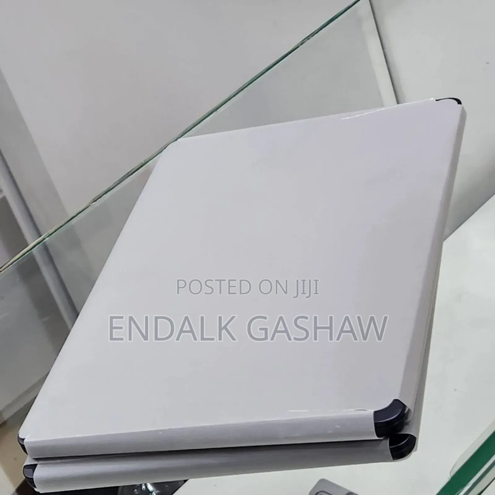 New Laptop Apple MacBook Air 2024 M3 13-Inch 16GB Apple M4 SSD 256GB