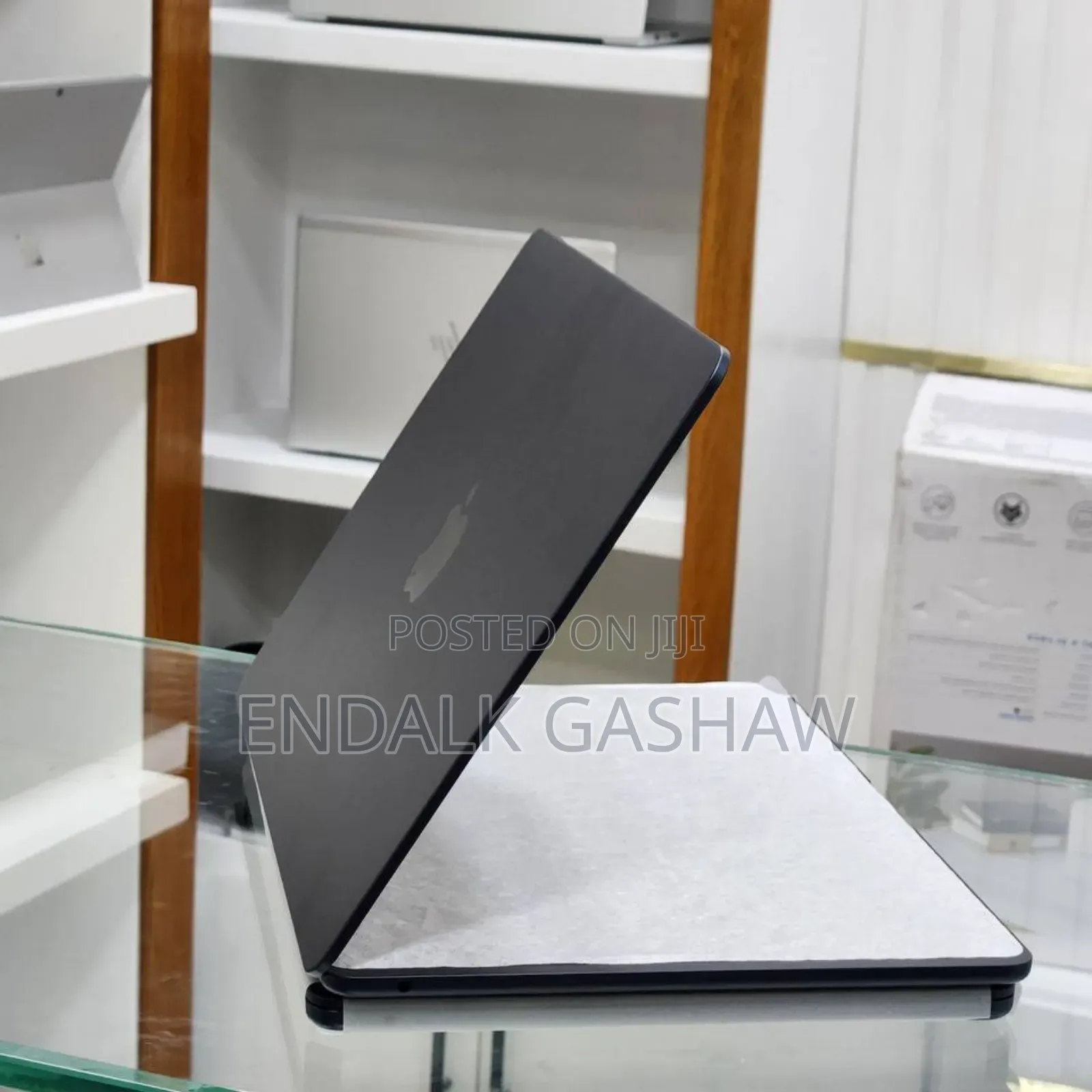 New Laptop Apple MacBook Air 2024 M3 13-Inch 16GB Apple M4 SSD 256GB