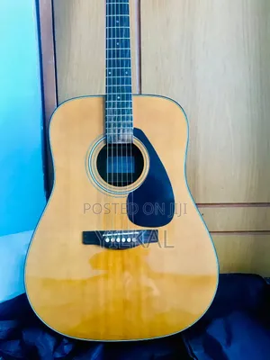 Yamaha 340 Acoustic Guitar