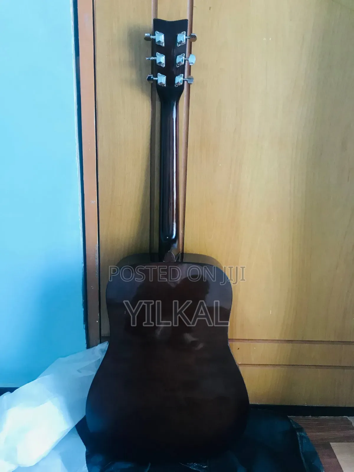 Yamaha 340 Acoustic Guitar
