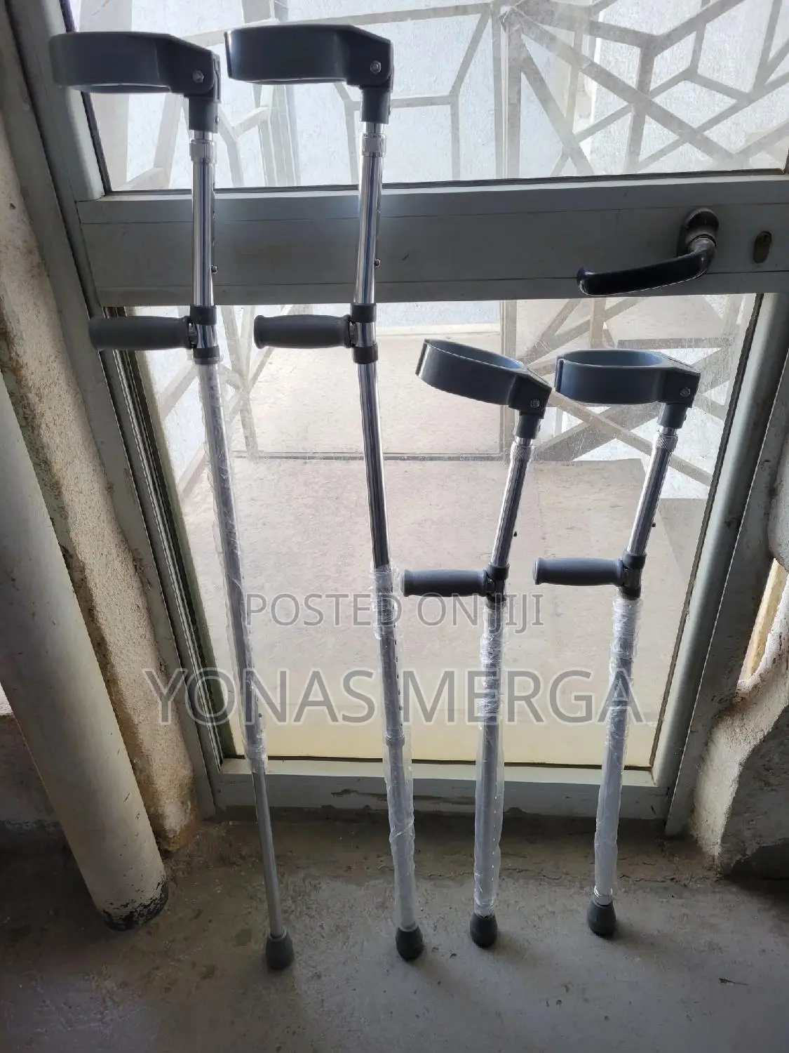 Pair of Forearm Crutches鈣鑫the Slip Resistant Tips Are Non Marking