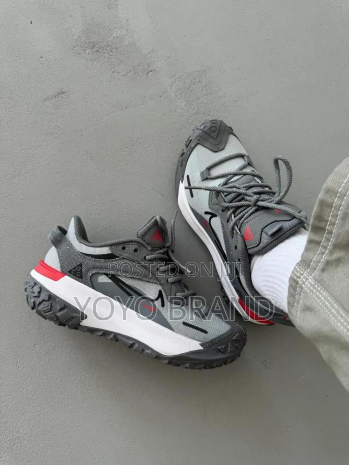 Nike Sneaker Acg Mountain Fly Low Gray Fashion Sneaker