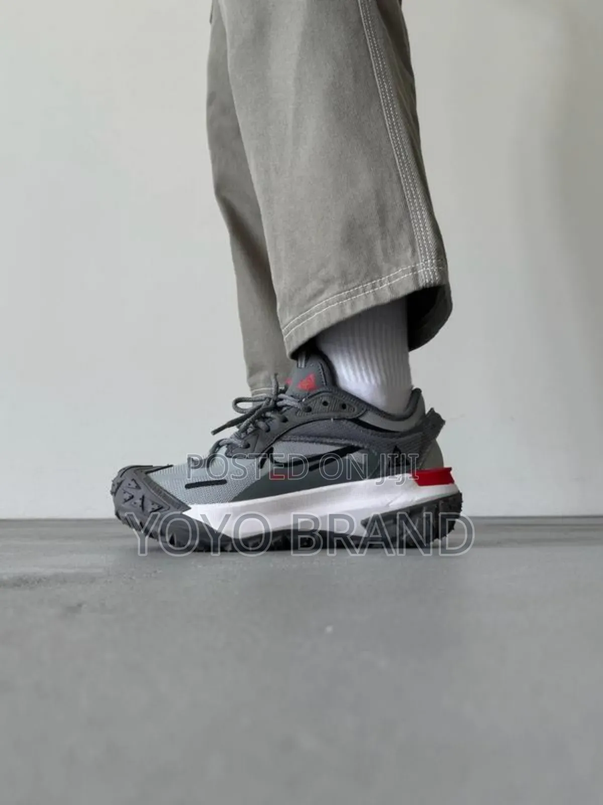 Nike Sneaker Acg Mountain Fly Low Gray Fashion Sneaker