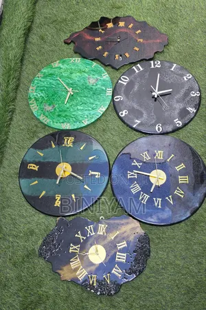 ለየት ያሉ የግድግዳ ሰዓቶች (Handmade Resin Wall Clocks)**