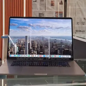 New Laptop Apple MacBook Pro 2019 16GB Intel Core I7 SSD 512GB