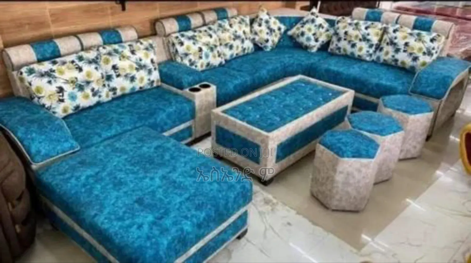 Organic Comfort Sofa Design With Table