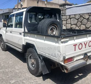 Toyota Hilux 2017 White