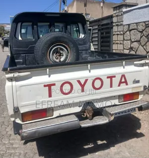 Toyota Hilux 2017 White