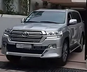 Toyota Land Cruiser 2017 Silver