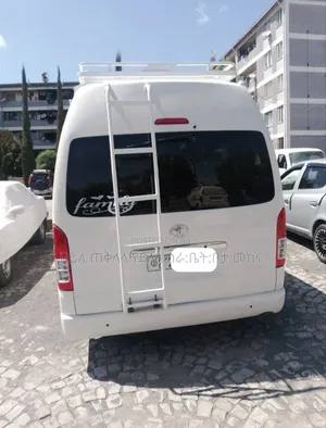 Toyota HiAce 2012 White