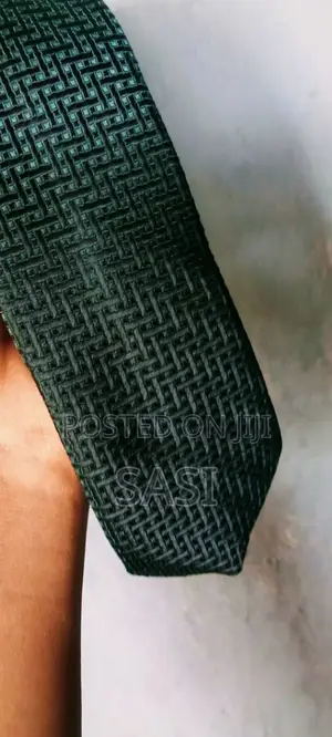 Stylish Men’S Tie – Modern Elegant