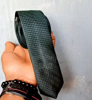 Stylish Men’S Tie – Modern Elegant