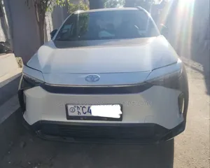 Toyota bZ4X 2023 Off white